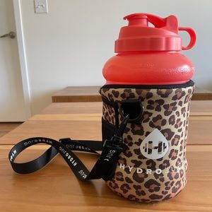 Hydrojug With Animal chettah Print Sleeve Limited Edition Cleaned  72 oz